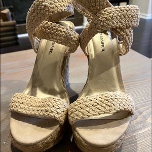 Cityclassified Women’s 8.5 wedges lightly worn